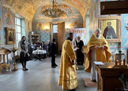 В СУББОТУ 32-Й СЕДМИЦЫ ПО ПЯТИДЕСЯТНИЦЕ ПРОТОИЕРЕЙ ПАВЕЛ ПЕТРОВСКИЙ СОВЕРШИЛ ЛИТУРГИЮ В ЦЕРКВИ Д. УКОЛОВО